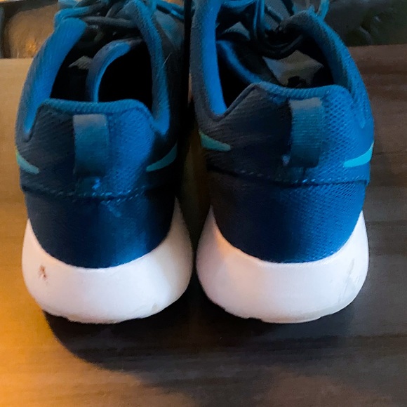 Nike Lightweight Sneakers in Tealish Blue - Picture 4 of 8